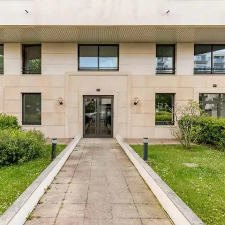Modern House Courbevoie